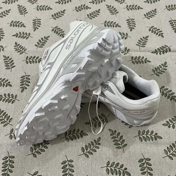 Salomon XT-6 RECUT Sneakers in WrenKangaroo White